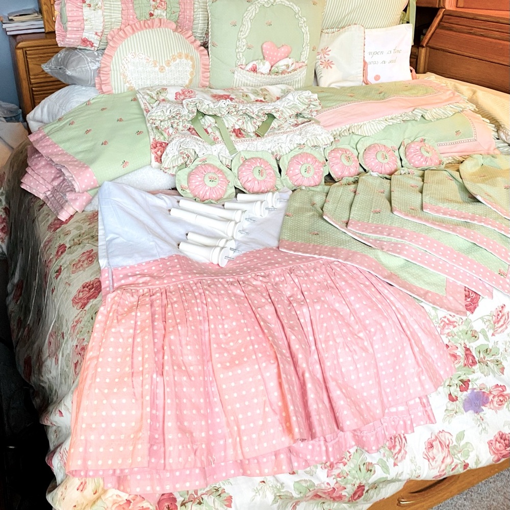 Girl’s Bedroom Ensemble
